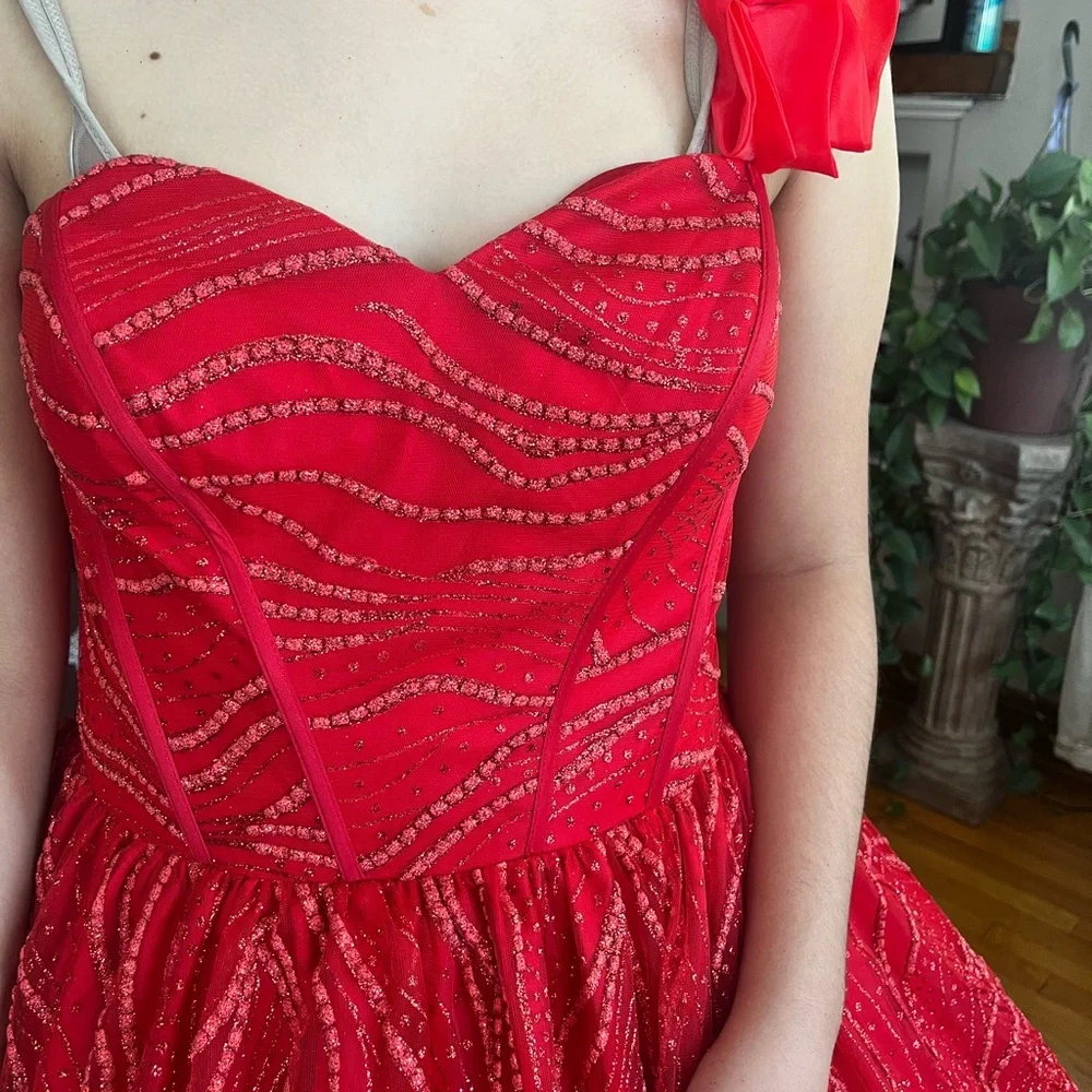 Red dress - Picture 4 of 8